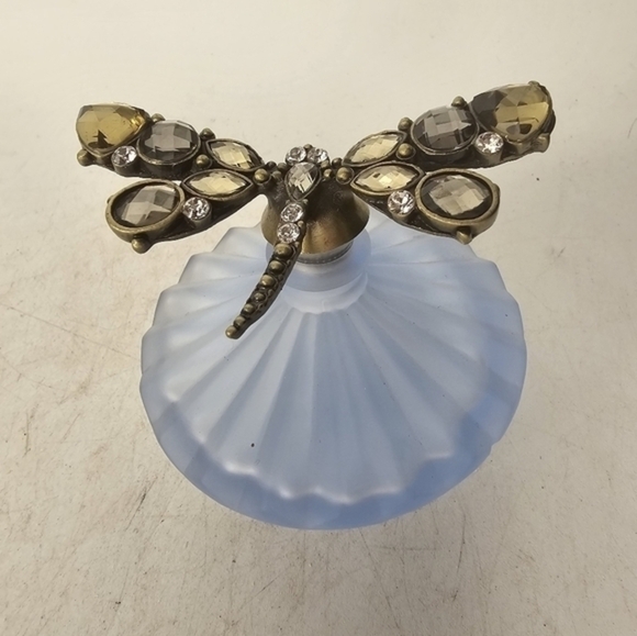 Vintage blue glass perfume bottle with a dragonfly on the top of the‎ stopper - Picture 4 of 5